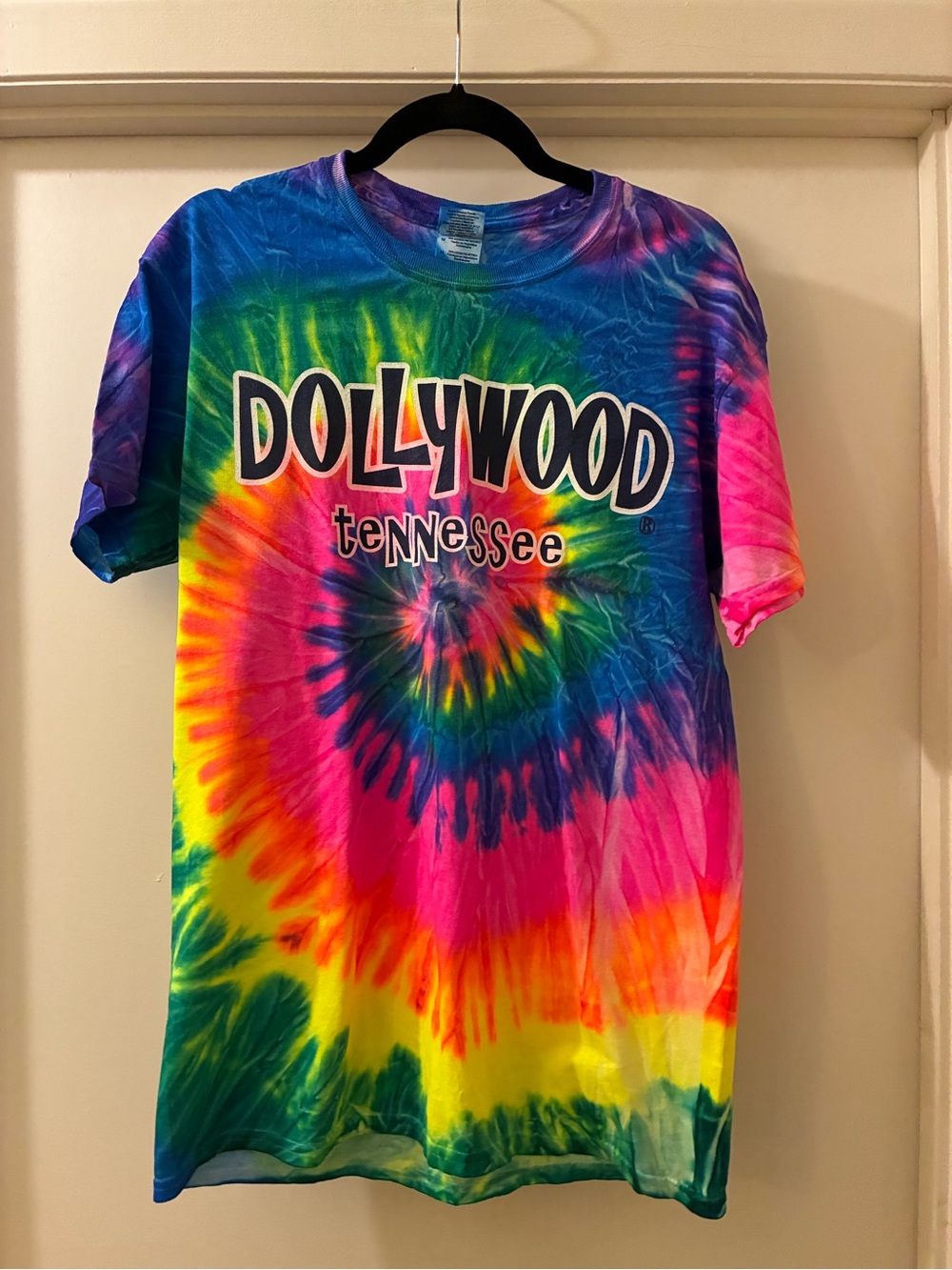 New Dollywood Gildan Tie-Dye Unisex (Men’s M) Tee